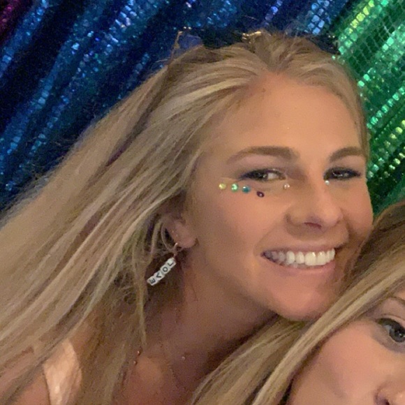 Meet your Posher, Emily - Picture 2 of 2